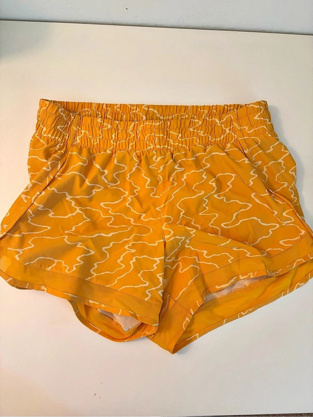 Athleta Printed Mesh Racer Run Short 4" Orange & White Small